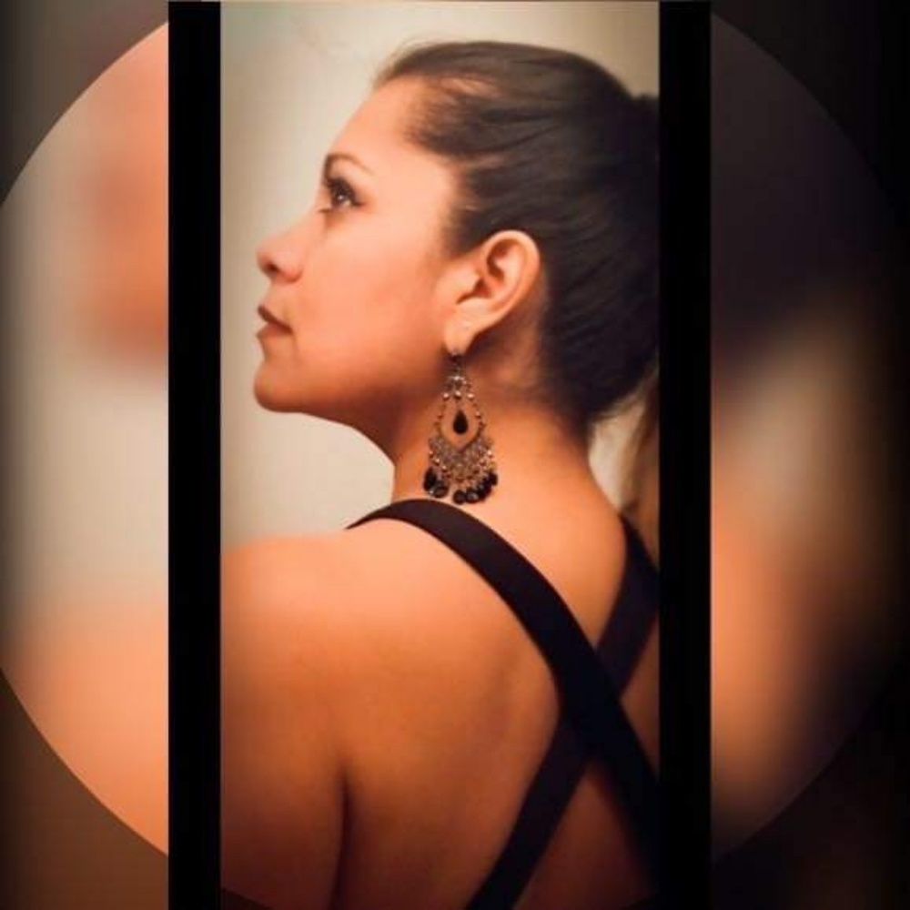 Meet your Posher, Elvia